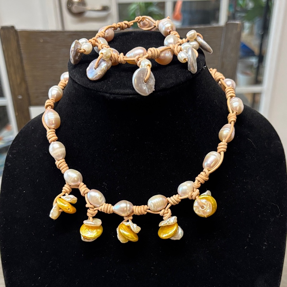 Elegant white and yellow freshwater pearl Necklace and bracelet set